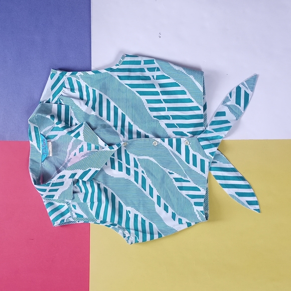 Vintage Tops - Vintage Women’s Exclusive Light Summer Palms Cropped Shirt